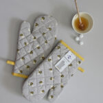 Single Oven Mitt – Bee Design